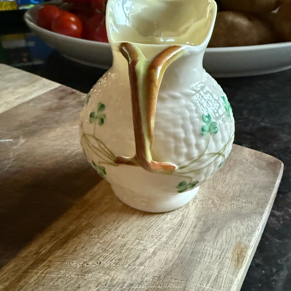 Vintage Irish Belleek Cream and Green Shamrock creamer and bowl - Picture 3 of 6
